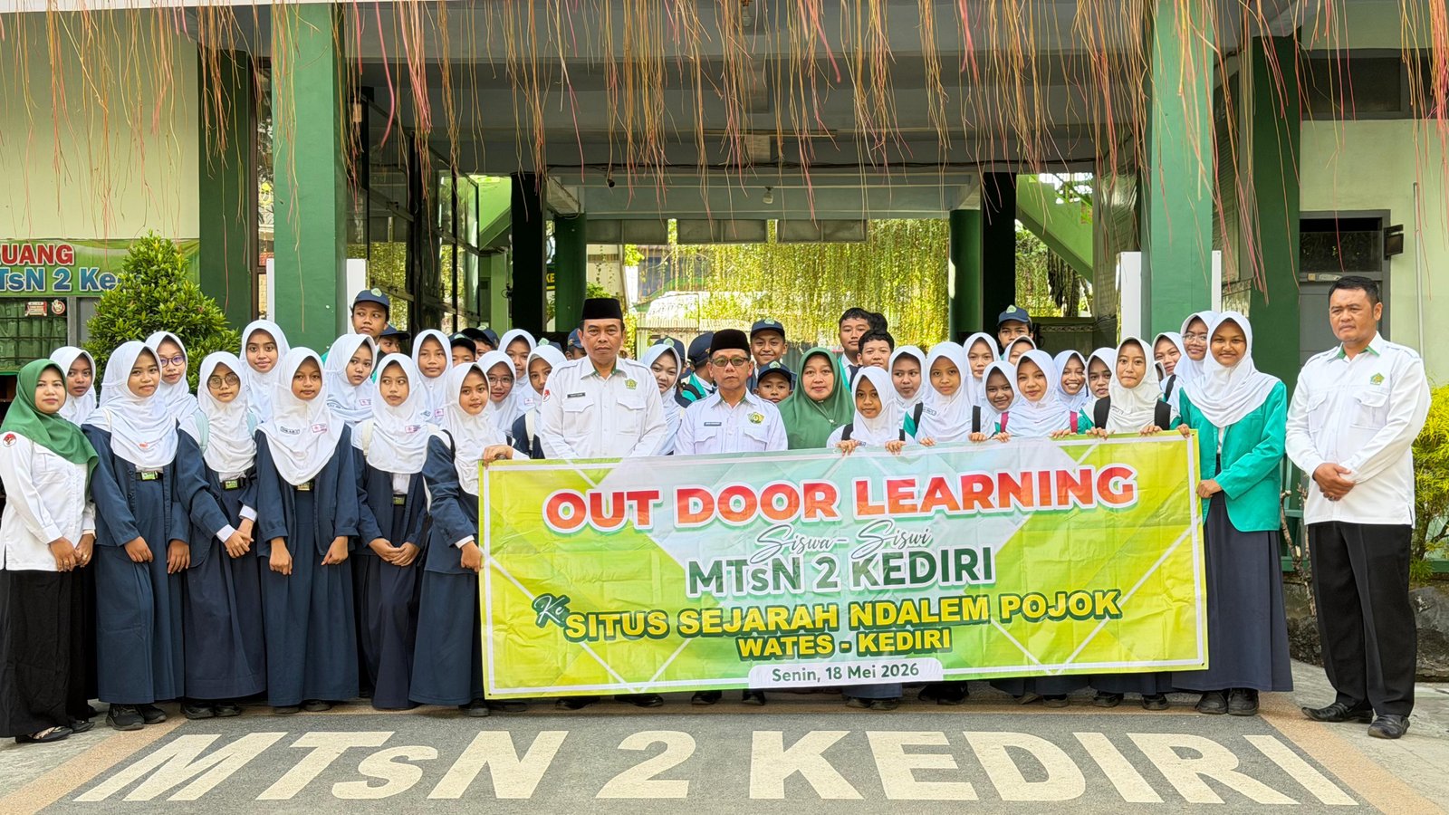 OUTDOOR LEARNING MTsN 2 KEDIRI KE SITUS NDALEM POJOK